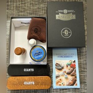 Yomiuri Giants branded Mowbray Shoe Shine Kit